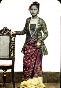 Femme birmane, vers les années 1880 - Unknown